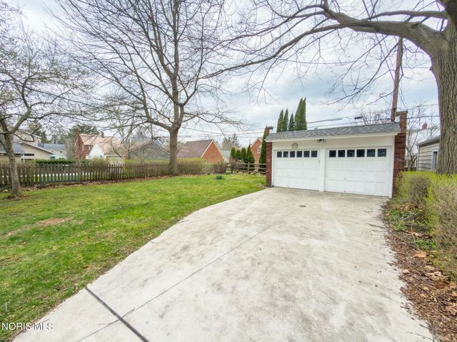 3330 Pelham Road, Ottawa Hills, OH 43606