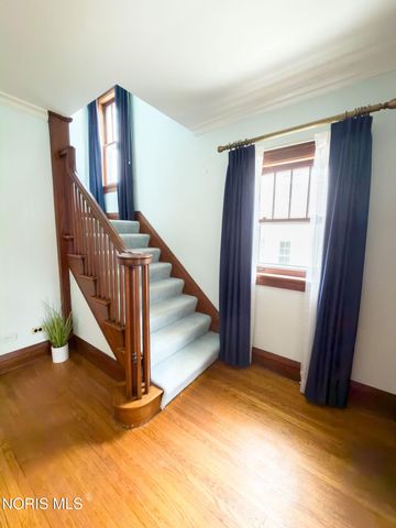 3330 Pelham Road, Ottawa Hills, OH 43606