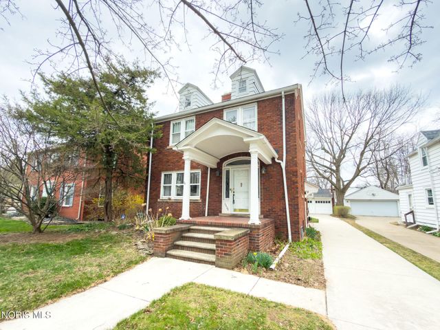 3330 Pelham Road, Ottawa Hills, OH 43606