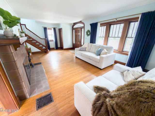 3330 Pelham Road, Ottawa Hills, OH 43606