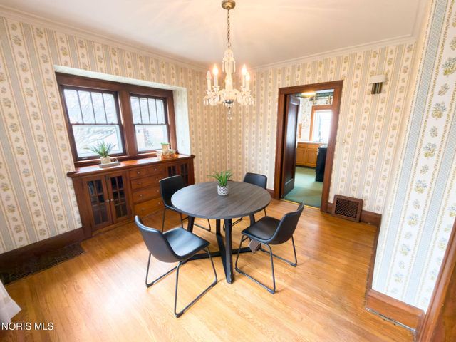 3330 Pelham Road, Ottawa Hills, OH 43606