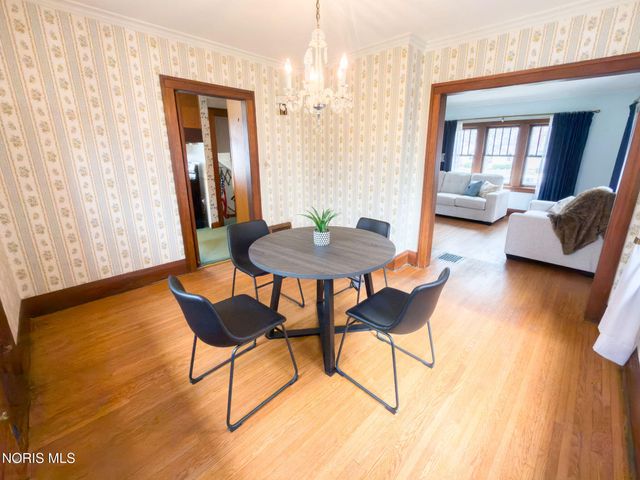 3330 Pelham Road, Ottawa Hills, OH 43606