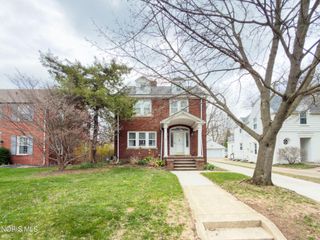 3330 Pelham Road, Ottawa Hills, OH 43606