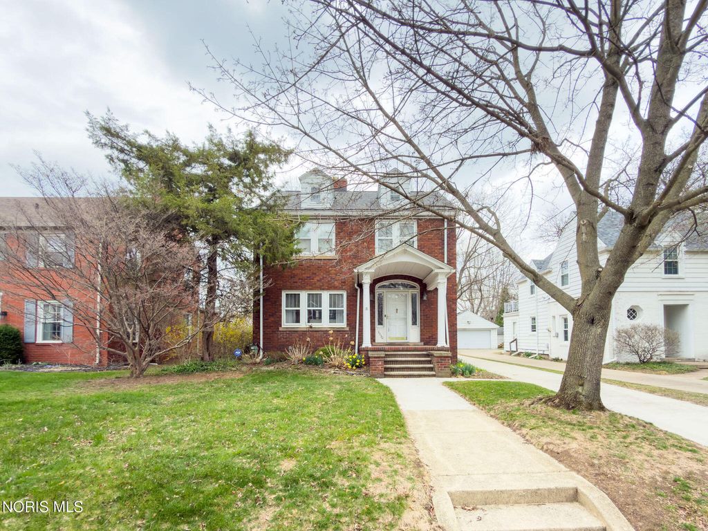 3330 Pelham Road, Ottawa Hills, OH 43606