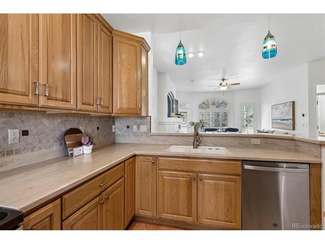 6 Woodland Cir, Highlands Ranch, CO 80126