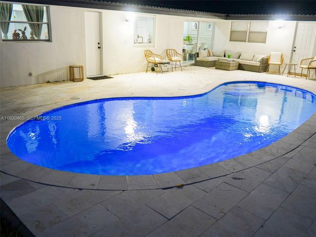 7951 NW 37th Dr, Coral Springs, FL 33065