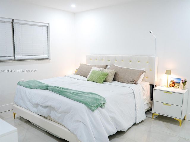 7951 NW 37th Dr, Coral Springs, FL 33065