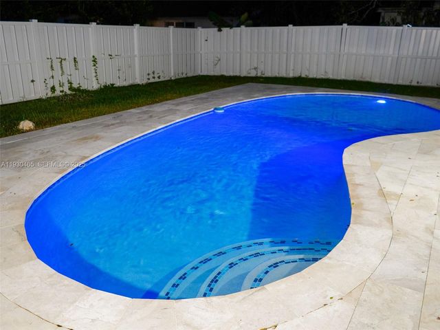 7951 NW 37th Dr, Coral Springs, FL 33065