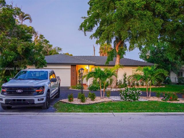 7951 NW 37th Dr, Coral Springs, FL 33065