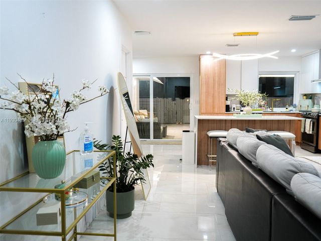 7951 NW 37th Dr, Coral Springs, FL 33065