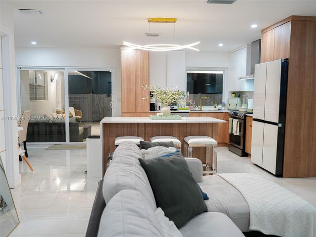 7951 NW 37th Dr, Coral Springs, FL 33065