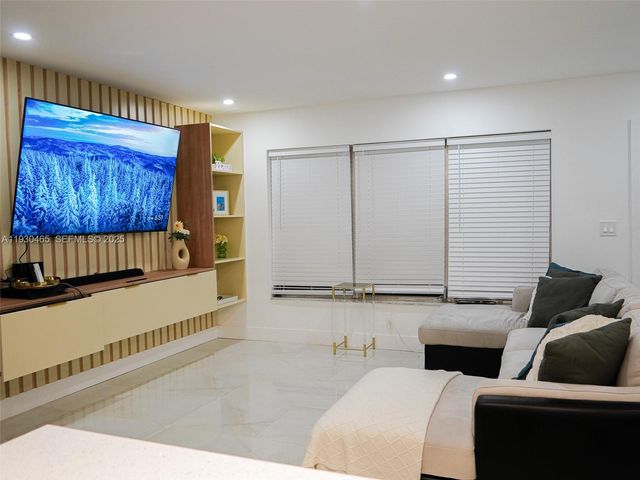 7951 NW 37th Dr, Coral Springs, FL 33065