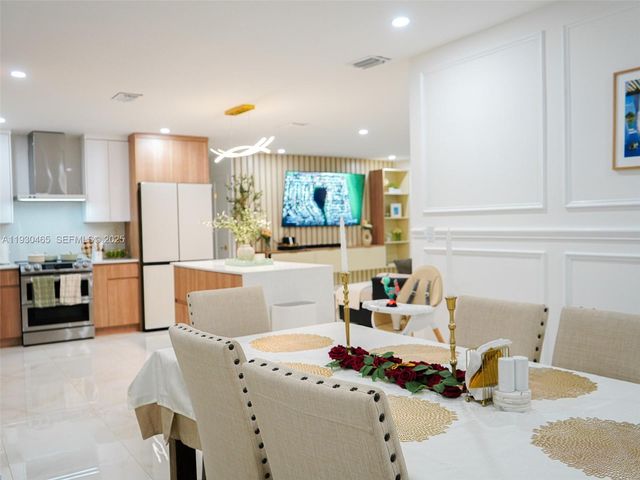 7951 NW 37th Dr, Coral Springs, FL 33065