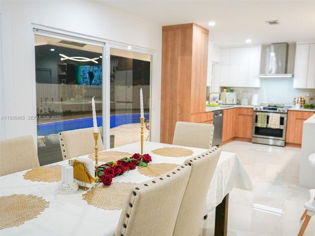 7951 NW 37th Dr, Coral Springs, FL 33065