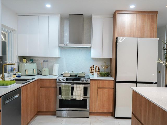 7951 NW 37th Dr, Coral Springs, FL 33065