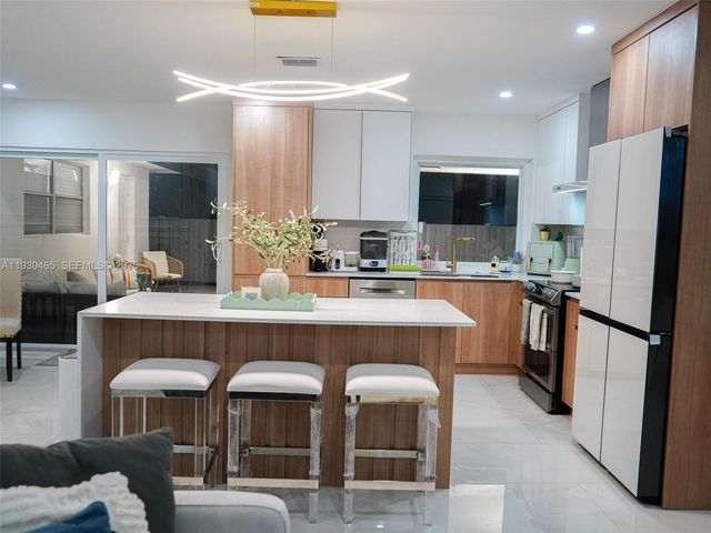 7951 NW 37th Dr, Coral Springs, FL 33065