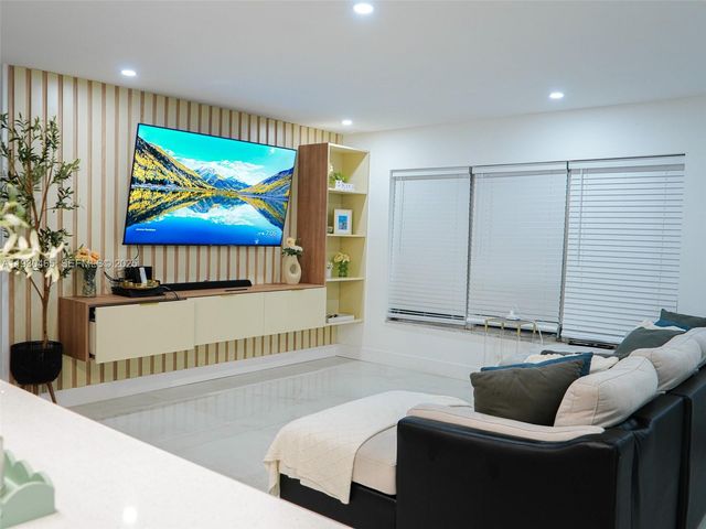 7951 NW 37th Dr, Coral Springs, FL 33065