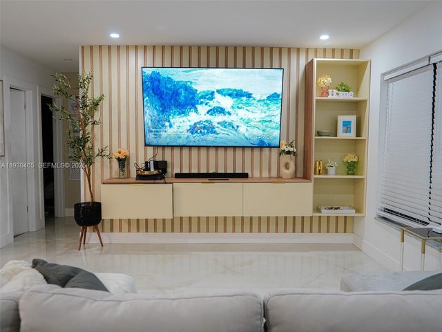 7951 NW 37th Dr, Coral Springs, FL 33065