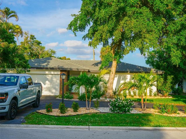 7951 NW 37th Dr, Coral Springs, FL 33065