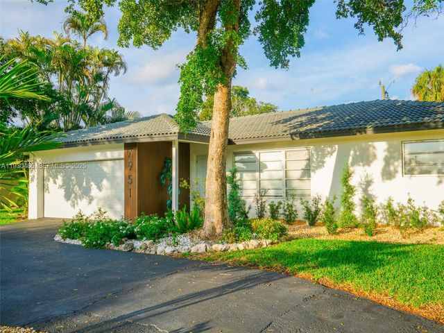 7951 NW 37th Dr, Coral Springs, FL 33065