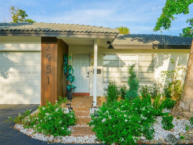 7951 NW 37th Dr, Coral Springs, FL 33065