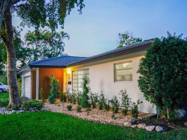 7951 NW 37th Dr, Coral Springs, FL 33065