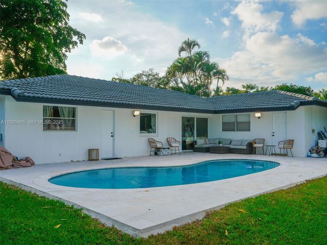 7951 NW 37th Dr, Coral Springs, FL 33065