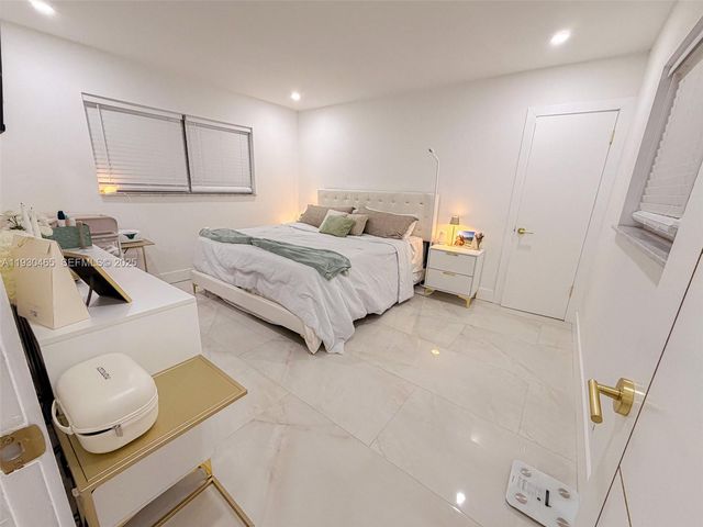 7951 NW 37th Dr, Coral Springs, FL 33065