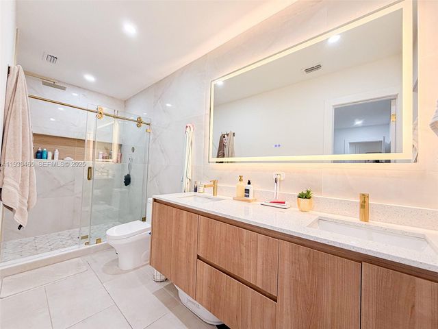 7951 NW 37th Dr, Coral Springs, FL 33065