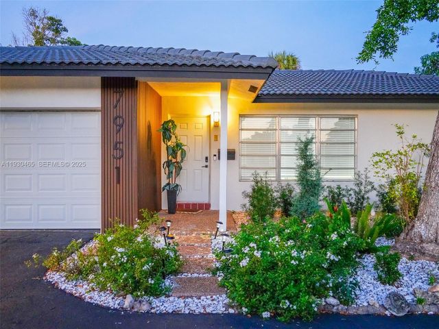 7951 NW 37th Dr, Coral Springs, FL 33065