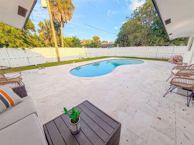 7951 NW 37th Dr, Coral Springs, FL 33065