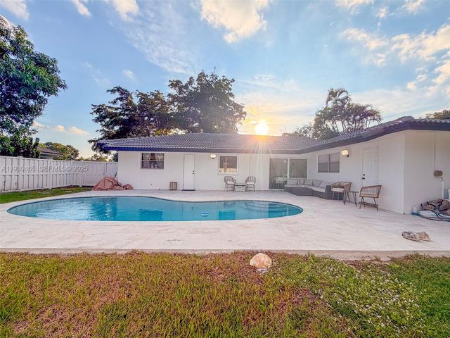 7951 NW 37th Dr, Coral Springs, FL 33065