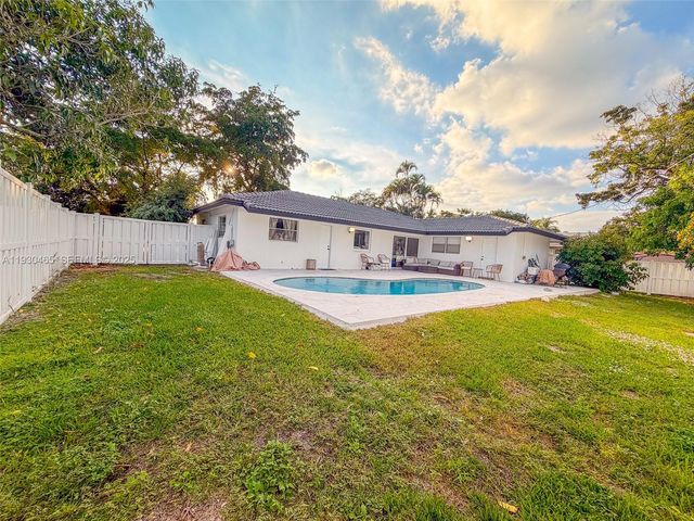 7951 NW 37th Dr, Coral Springs, FL 33065