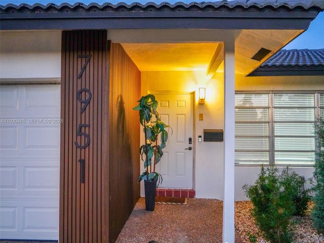 7951 NW 37th Dr, Coral Springs, FL 33065