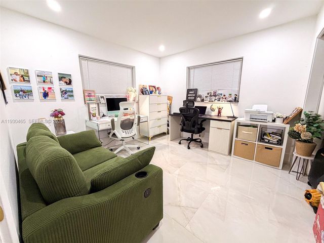 7951 NW 37th Dr, Coral Springs, FL 33065