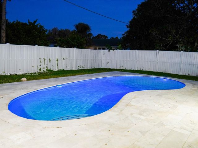 7951 NW 37th Dr, Coral Springs, FL 33065