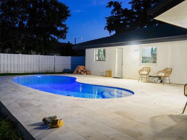 7951 NW 37th Dr, Coral Springs, FL 33065