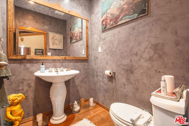 2430 Coldwater Canyon Drive, Beverly Hills, CA 90210