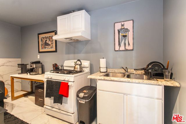 2430 Coldwater Canyon Drive, Beverly Hills, CA 90210