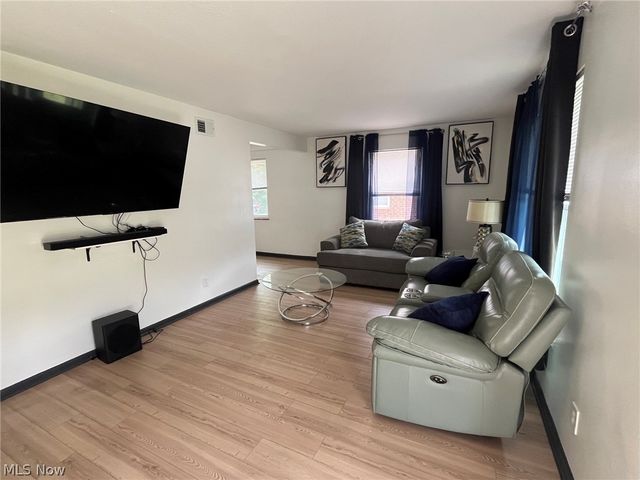 28061 Tremaine Drive, Euclid, OH 44132