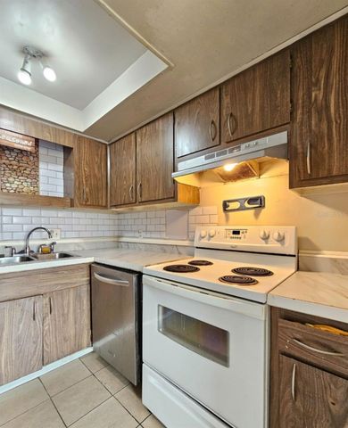 7610 W POWHATAN AVENUE 2, Tampa, FL 33615