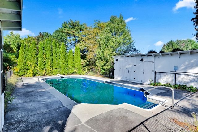 152 North St, Ware, MA 01082