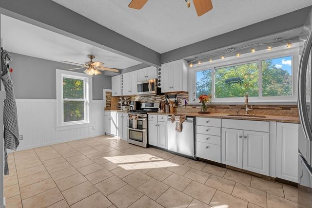 152 North St, Ware, MA 01082