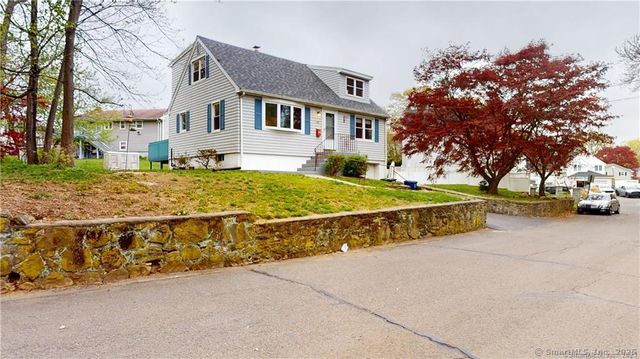 145 Rooster River Boulevard, Bridgeport, CT 06606