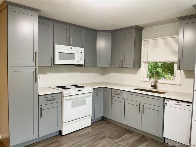 145 Rooster River Boulevard, Bridgeport, CT 06606