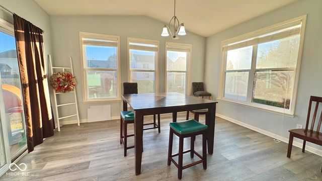 2125 Lakecrest Drive, Columbus, IN 47201