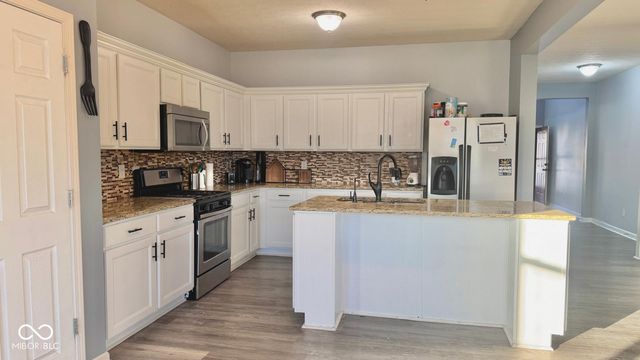 2125 Lakecrest Drive, Columbus, IN 47201