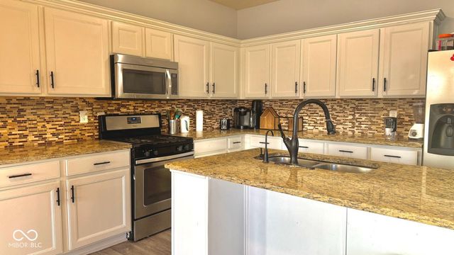 2125 Lakecrest Drive, Columbus, IN 47201