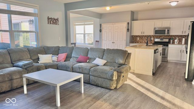 2125 Lakecrest Drive, Columbus, IN 47201