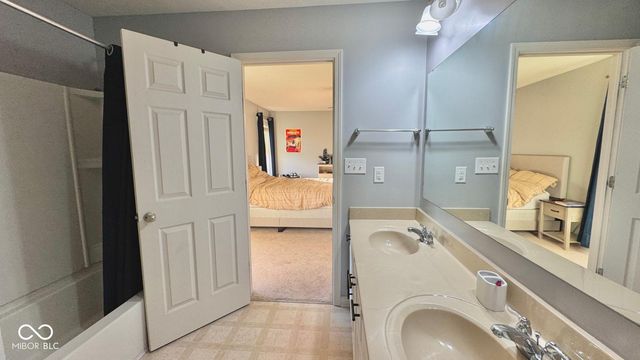 2125 Lakecrest Drive, Columbus, IN 47201